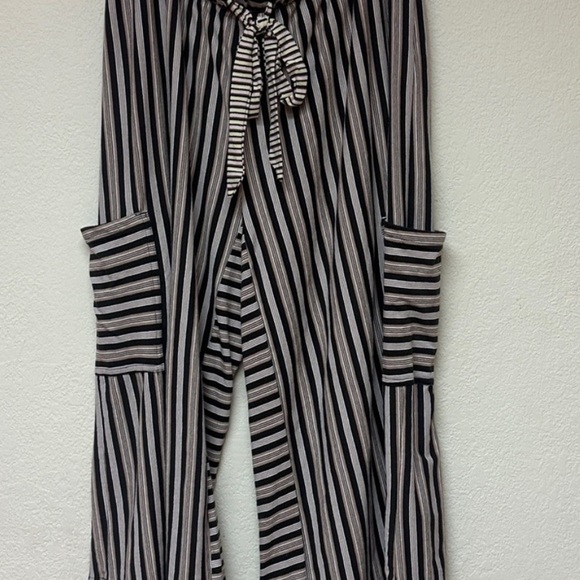 Free people size large Striped Black and White wide leg - Picture 2 of 4